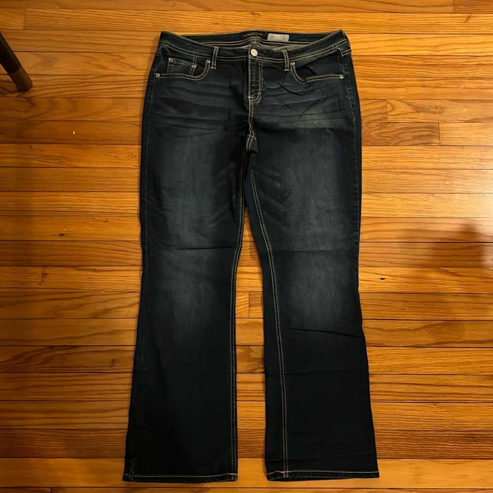 Women’s Aeropostale size 14 curvy boot cut short length dark wash denim jeans